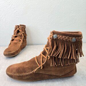Minnetonka Moccasin Boots Suede Brown Fringe Southwestern Lace Up Ankle Booties